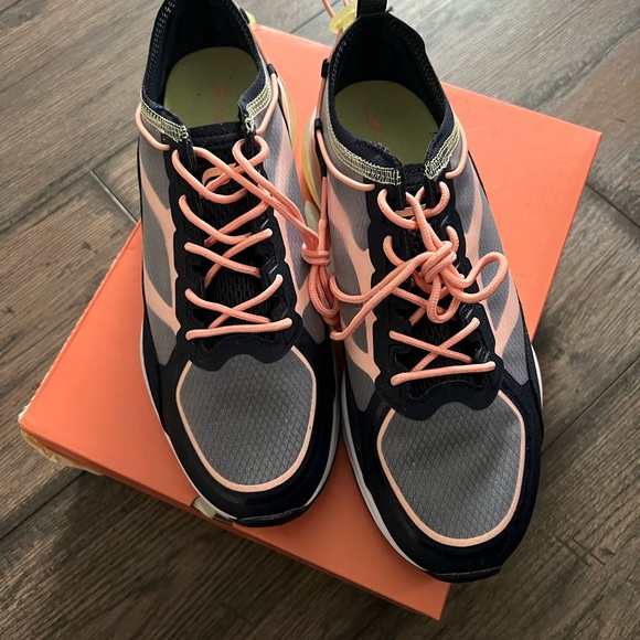 Fabletics Sneakers - Picture 7 of 8